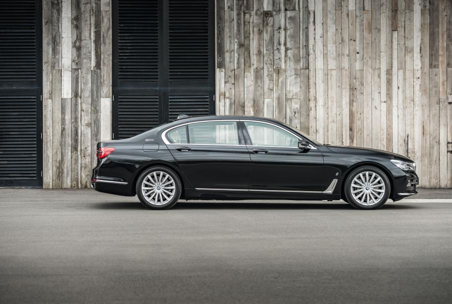  BMW 740Le xDrive 2016 года  (UK) (фото 5 из 6)